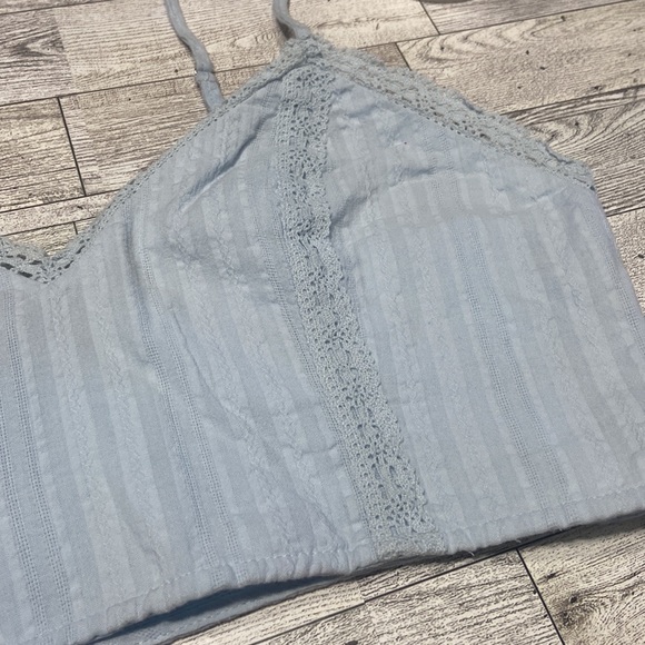 Forever 21 Baby Blue Lace Crop Size Large - Picture 2 of 6